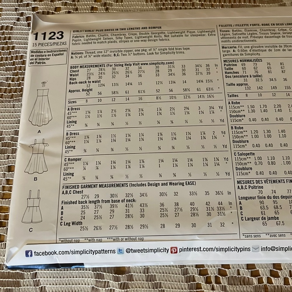 Simplicity Project Runway Uncut Sewing Pattern - Picture 2 of 3